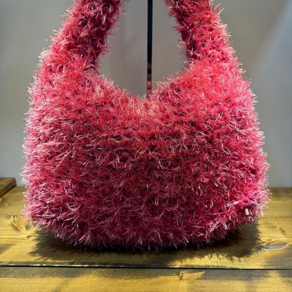 Crohini Fluffy Hot Pink Crochet Bag LIINA - Picture 4 of 6